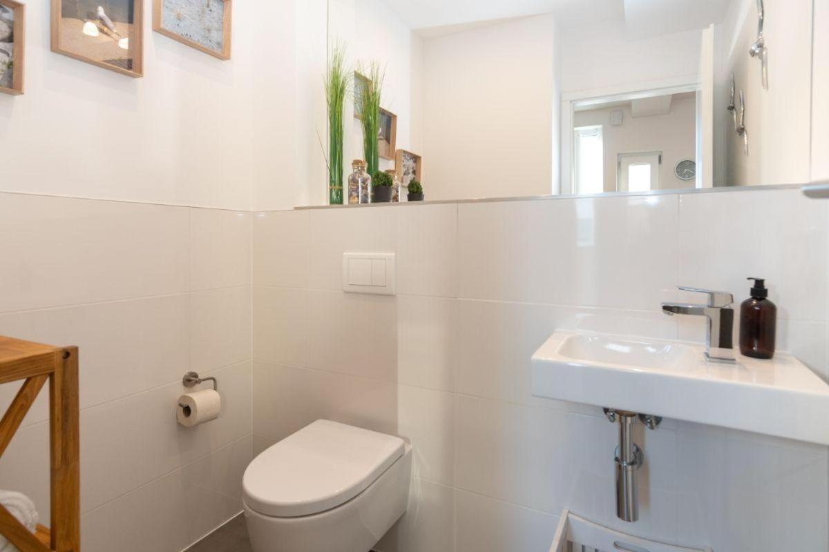 Haus-Wilhelmsplatz-Wohnung-Heimathafen Хайлигенхафен Экстерьер фото